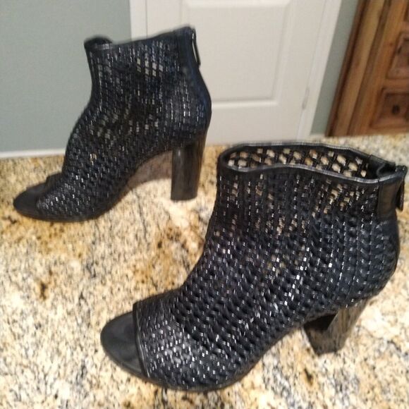 Calvin Klein Weave Peep Toe Ankle Heeled Boot Black Zip Up Women's 8.5 - Picture 2 of 11